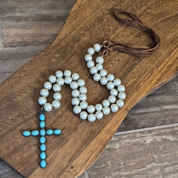 Unbranded Jewelry - Vintage Turquoise Stone Cross Pendant Pearl & Suede Necklace